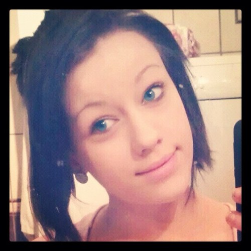 LenaBieb110897's profile picture. Svak for sjokolade, og gutter som er swag. Føl deg verdsatt om du får noe av meg. kan gå baklengs, har skills. Snapchat: lenaftw.