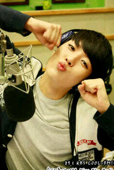 ผมซองยอลจากอินฟินิท ถึงในวงผมจะร้องน้อยแต่ใช่ว่าผมจะพูดน้อย จริงมั้ย? ㅋㅋㅋㅋ REAL; @Seongyeol1991