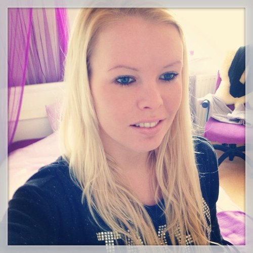 xessmeraldax's profile picture. 