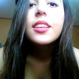 Amo los libros, la música, la playa. Limpio mentes, lleno corazones, sueño desamores, anhelo pasiones; y cuando menos lo esperas me ves frente a tus ojos.