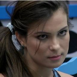 forakamillaa's profile picture. Rouba comida enquanto os participantes estão dormindo, escova dentes na pia da cozinha, tira cabelo da escola cm a faca, é porca, falsa e etc.. #ForaKamilla!