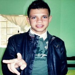 ,, Sorria bonito e deixe os outros quererem descobrir qual é o segredo que faz você rir   - ⋆