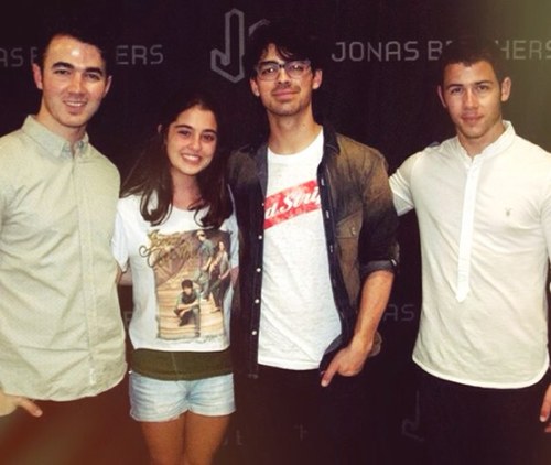 amante do kevin, piriguete do joe, namorada do Nick e casada com a demi, FLWW