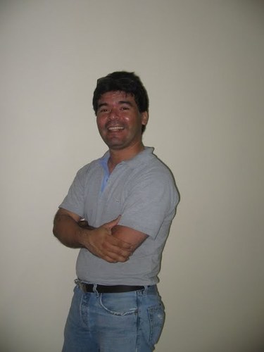 Técnico en Electrónica, aficionado del automovilismo y amante de mi familia