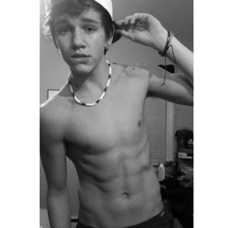 I'm Dylan and your Beautiful.                Kik me- dylan_luvs_u                 @justinbieber is my idol. #BoyBelieber