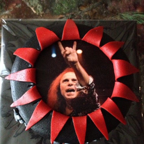 Father of 2, cranedriver, married to the best woman ever..... And lover off hardrock, heavy metal and thrash/death .... and Johnny Cash off course. \m/