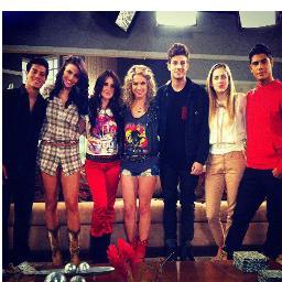 PREFIRO SER REBELDE DO QUE SER TRISTE, A ALEGRIA É A MELHOR COISA QUE EXISTE! (Sayanne Araújo) 05/06/2012