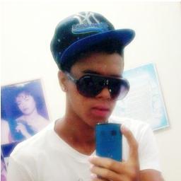 17 anos, Sou Baterista,Cursando o 2º ano do ensino médio.