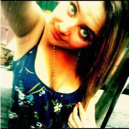 Soy bonita y tu me vales verga.... .I.