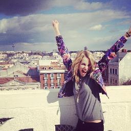 Hello My Name Is...Cuenta de apoyo a la perfecta @BridgitMendler para que pise tierras españolas. Apoyando a etsa preciosidad desde 12/03/2013