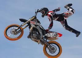 Eu amo Motocross inclusive sou corredor de motocrosss  e jogo basquete no colegio atlantico.