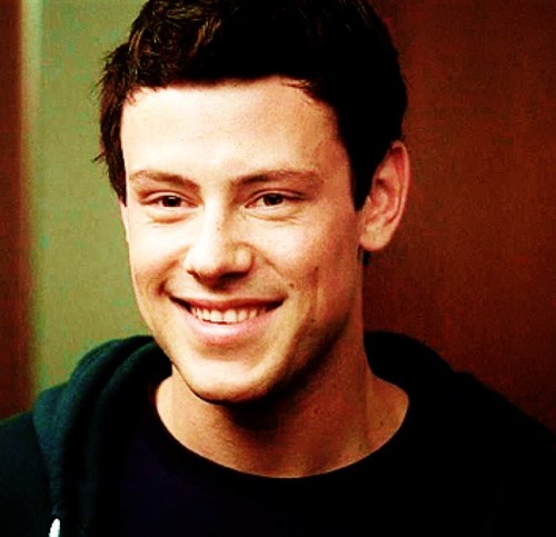 I love drawing and listening to The Script #scriptette. Highly obsessed with Cory Monteith #gleek. Been a fan of Phillip Phillips since his first audition