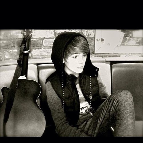 I love cutiees! @JustinBieber are my hero! Follow me! I follow back!! #teamwelovecutieess