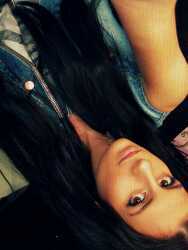 ''sou uma mistura de carência com uma pitada de safadeza'' ;3 Maria Luíza, 15 anos, Bi, Dramática, Bipolar, Chata, e Fofa  kk I♥Green Day *-*