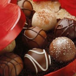 Na Cacau Show você encontra uma linha completa de chocolates, em diversos sabores, recheios, preços e formatos. São deliciosas receitas feitas com muito carinho