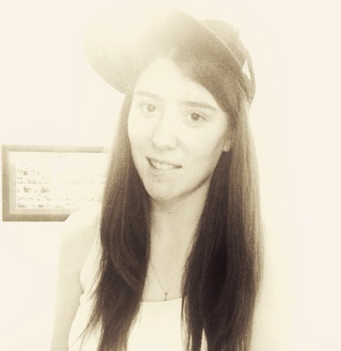 16 | Reading is my life! | Part of too many fandoms! | Full bio here.. ---- http://t.co/kmDPoOjEAe |