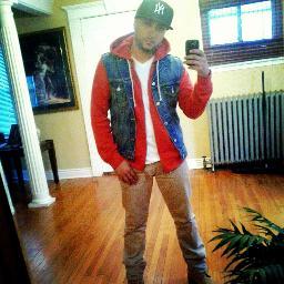 JohnPaul_Jr's profile picture. I cannot be put into a category, you can not put me in a box; I transcend! Describe me in one word - ineffable!