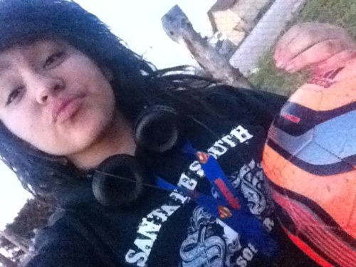 Hello c: im jessica (; i play soccer & LOVE music & candy 3 im funny & can keep convos goin ^o^