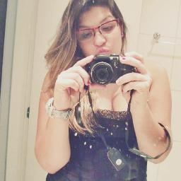 Libriana, chata, viciada em sms, sonhadora e confusa toda vida.