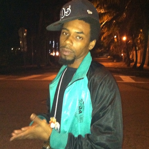 Musician/songwriter. 1/2 of  @GoodeTrakz. Searcher of the elusive may fly called love.
 #GoodfellaMadeMan  #2ndIINun
