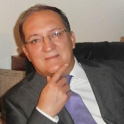 #soyperiodista, Master en Comunicacion Política y Social Media.
 El esfuerzo sin visión resulta baldío pero una visión sin esfuerzo es mera fantasía.