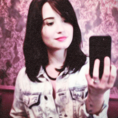 Pessoas mudam, a vida muda, os amigos mudam, mas você só tem que seguir em frente. Demi Lovato