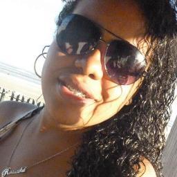 Sou ciumenta, possessiva, boba, insegura, romântica, chorona, mandona, orgulhosa, irônica, sonhadora, exagerada e dramática, Simplesmente ACEITE