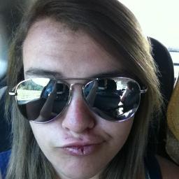 FloatsMahBoats's profile picture. Klutzy, Quirky, Geeky, Book Worm, Chess Player, Lover :)