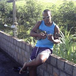 eu sou um cara legal sou vascaino apaixonado palo meu time amo pagode trabalho de vendedor moro sozinho e gosto de sair toco cavaco e aii vaiii