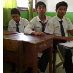 Qu bukan SHBT yg Sempurna
Yang kmu Cari , bkan juga, SHBT yang terbaik di antara Semuaxaaa
Tapi yang pasti aq adalah SHBT yang slalu ingat kalian SLLu ?