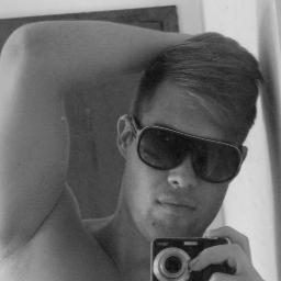 Lucas Queiroz Walker
 Zello : lucaswalkerr
 Whatsap : 98797-2612 
18 years old São Paulo - Brasil