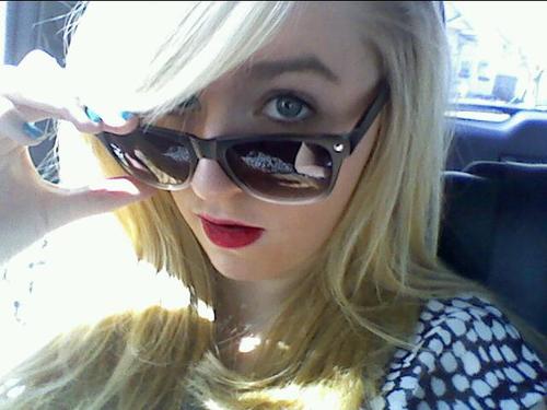 LoveIwrote's profile picture. 