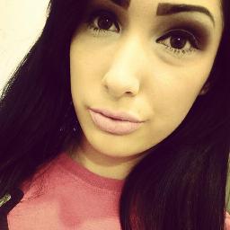 Hairstylist. Makeup Artist.
For appointment Email me at :
dollfacenikkievee@gmail.com