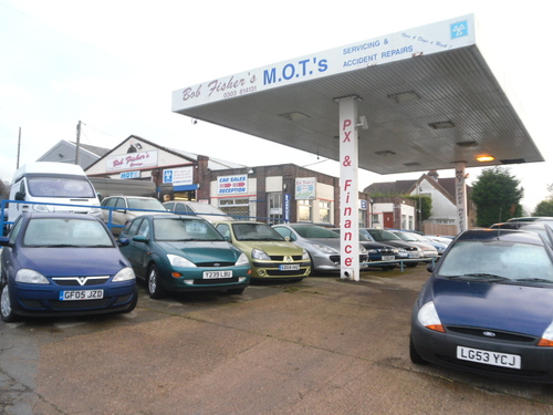 Bob Fishers Garage, Servicing Tyres Batteries MOT Station and Used Car Sales.All your motoring needs.Call 01303 814131.