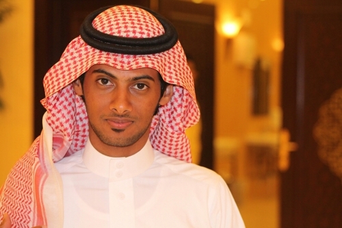 علينا أن نتوقف عن إصدار أحكامنا على الآخرين من مظهرهم أو ملابسهم أو عملهم! لنعرف الناس من خلال جوهرهم، وهذا هو الأهم!