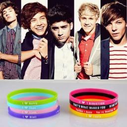Wij zijn een bedrijf dat One Direction accessoires verloot.
Kansmaken? Volg ons en let goed op onze tweets!