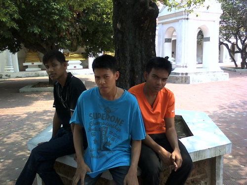 ผมติ๊กน่ะ Electronic samutsakhon technical collegc  อยากรู้จักเชิญได้ครับ