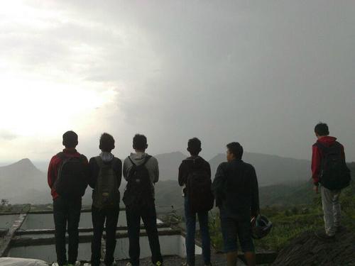 Tidak ada orang yang sempurna di dunia ini dan kita juga tidak perlu sempurna untuk menjadi lebih baik