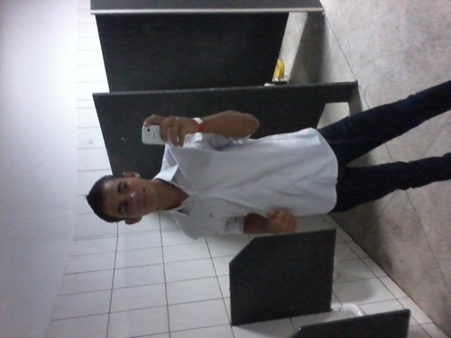 bebo da branca, bebo amarela. so nao bebo a garrafa pq nao passa na guela .