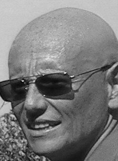 Dottore in Economia e Commercio.
Dirigente Area Gestione Risorse Economico Finaziarie presso un'Az. Ospedaliera. 
Si occupa di Speleologia dal 1984.