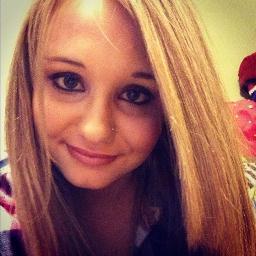 18.Homeschooled.Spontaneous.Carefree.Wild.Has Lots Of Blonde Moments.Lover Not A Fighter.&& Im The Sweetest Girl You Will Ever Meet (: