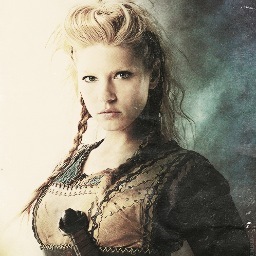 Esposa y hermana de Aegon I.Mujer sensual y apasionada,pero con un lado oscuro e implacable. Blandiré mi espada 'Hermana Oscura' contra los que me desafíen #SFW