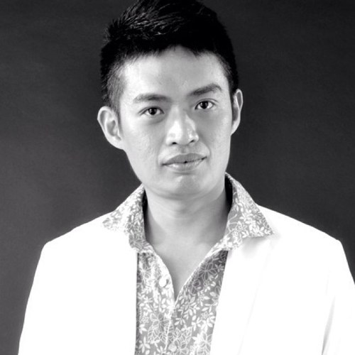 A cool looking guy who loves photography, traveling & making new friends. Do follow me on my photography facebook page.