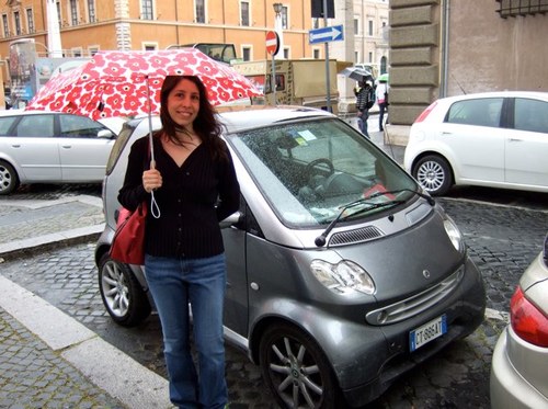 lorahyenk's profile picture. 