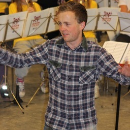 SveinFj's profile picture. Spiller slagverk og skriver for @ebml i ny og ne.