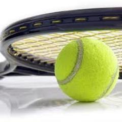 Adicto al tennis y a los deportes de raqueta, trabajando de informático pero disfrutando del deporte