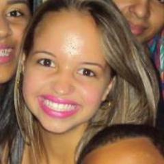 Sou a menina que ama e é Feliz por ser como é.
 Aquela que se contenta com um simples abraço ou um singelo sorriso. ' ! ;*