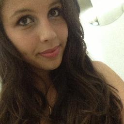 Não sou grossa ,sou sincera. Não sou estúpida, sou direta. Não curto muito forçar simpatia não, então não vem cobrar. E se me  elogiar vou ficar toda boba sim.