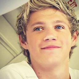 SomethingRoxy's profile picture. ..... :)