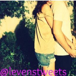 Volg ons meteen voor de beste en leukste tweets die jou leven beschrijven, dus volg meteen en ik volg terug ook ! x